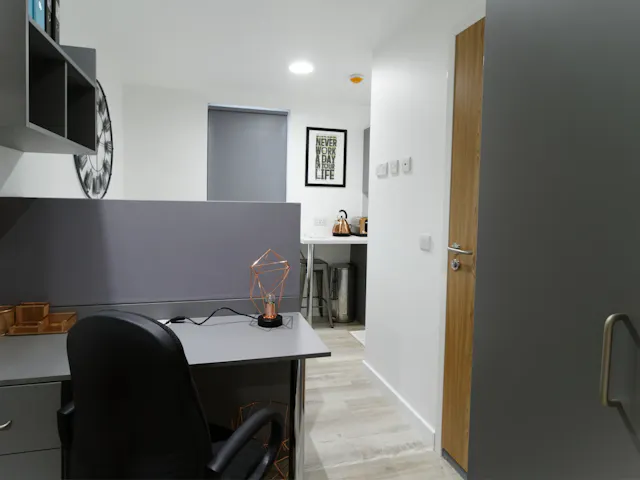 Platinum Studio room image 17