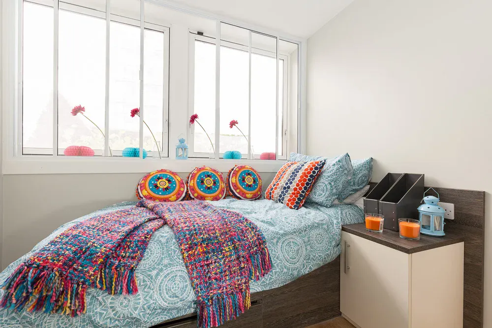 ROOM ROOM