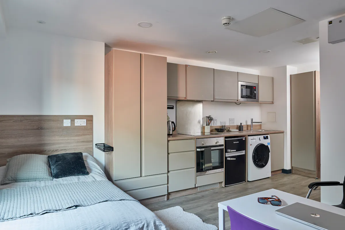Platinum Studio ROOM