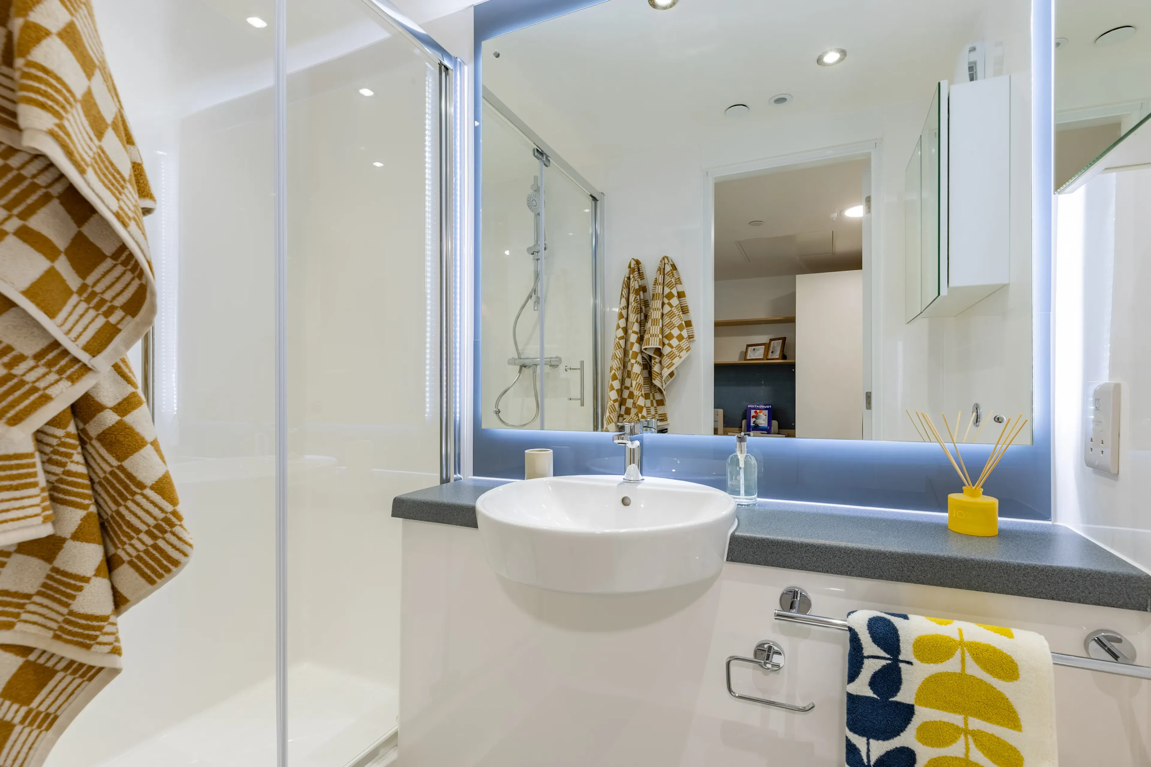 Classic Studio BATHROOM 2