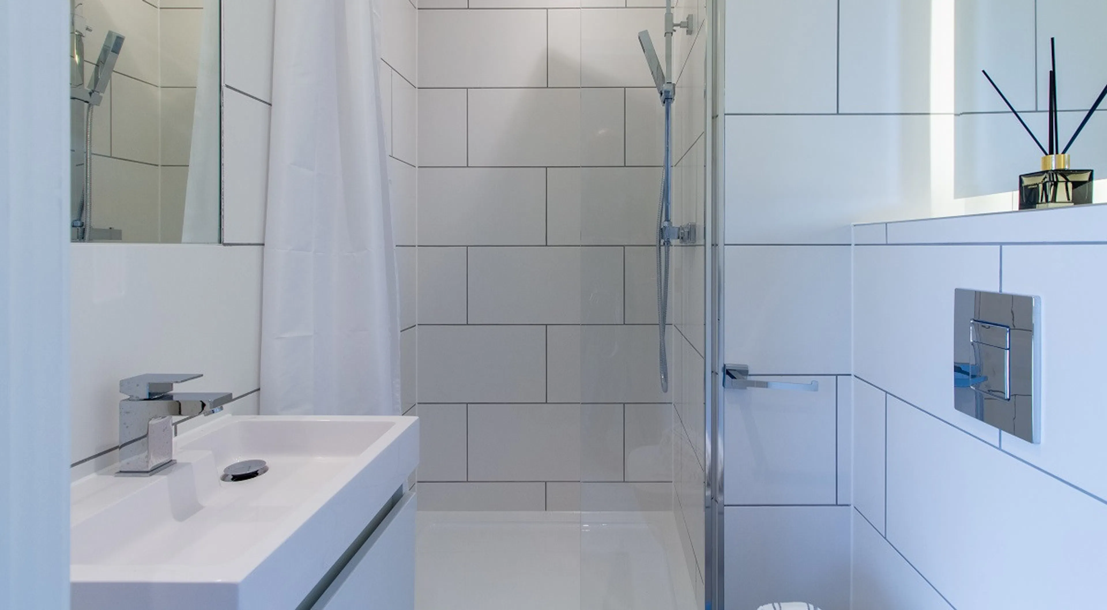 Platinum Studio BATHROOM 4
