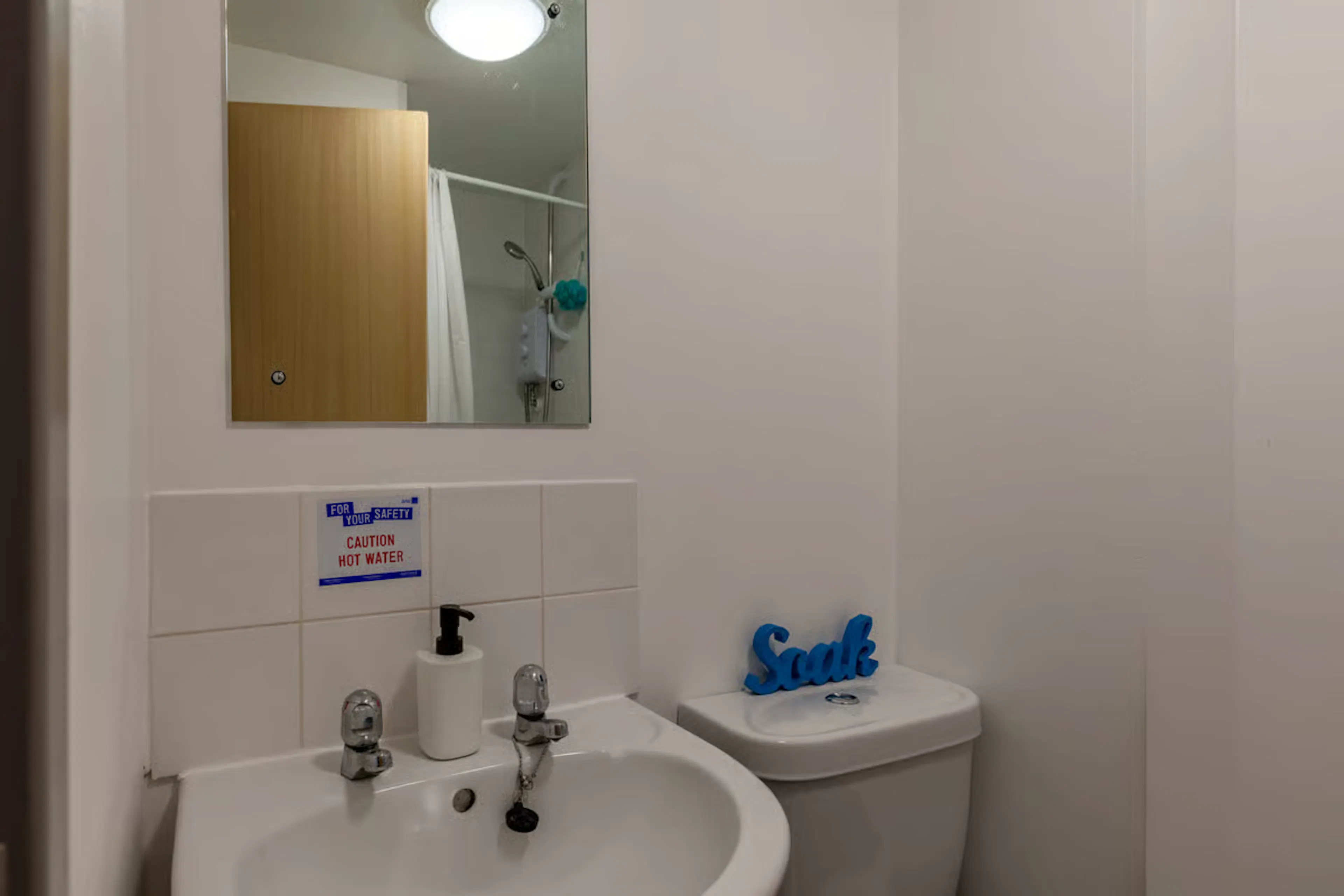 Classic Studio BATHROOM 3