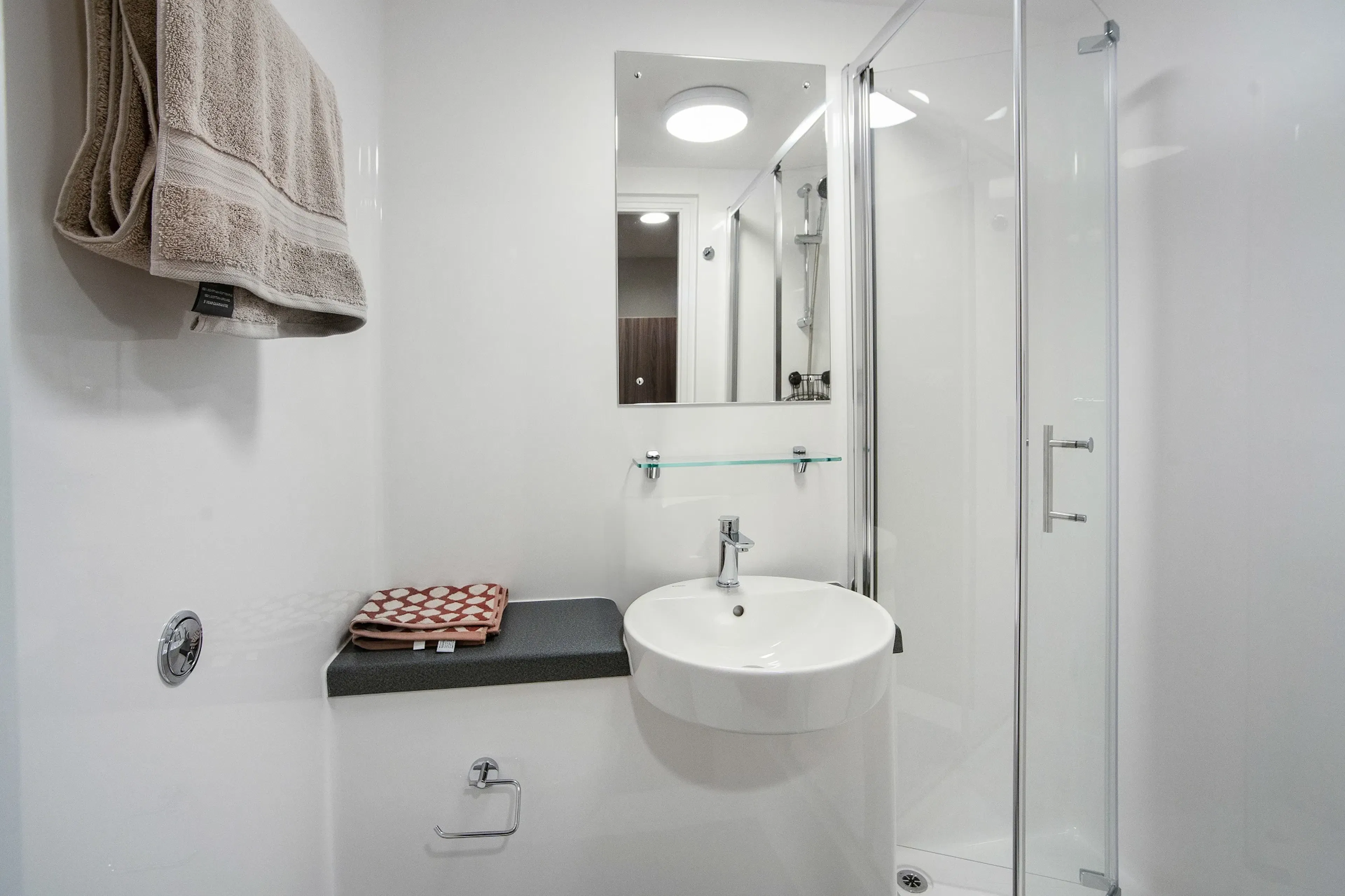 Platinum Studio BATHROOM 3
