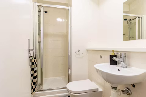 st-augustines-house-1-plymouth-BATHROOM