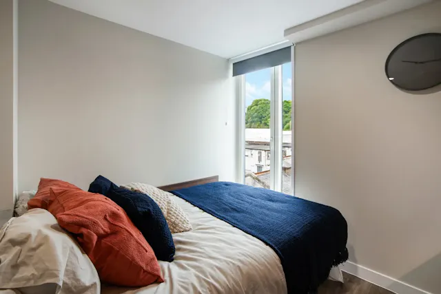 Platinum Studio room image 2