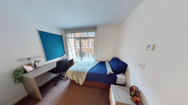 Platinum Studio room image 1