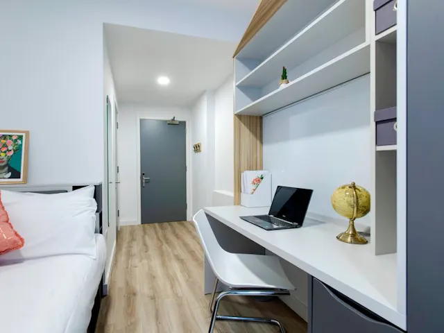 Classic Twin room image 1