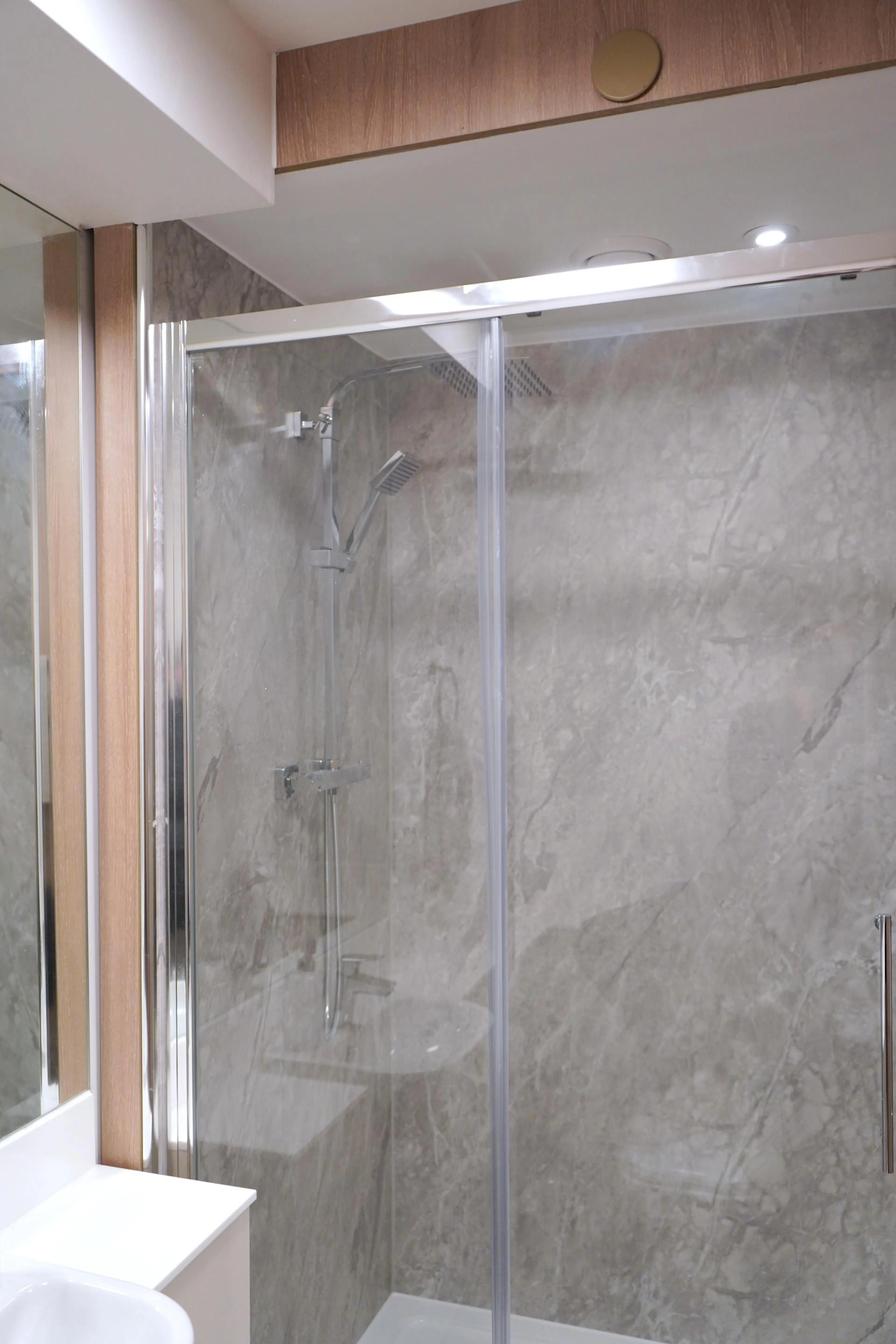 Classic Plus Studio BATHROOM 3