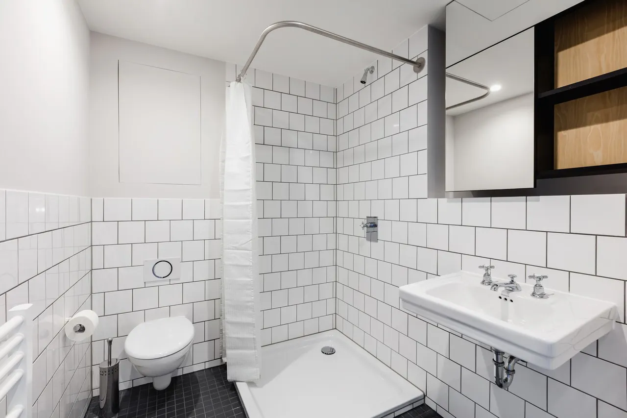 Classic BATHROOM 2