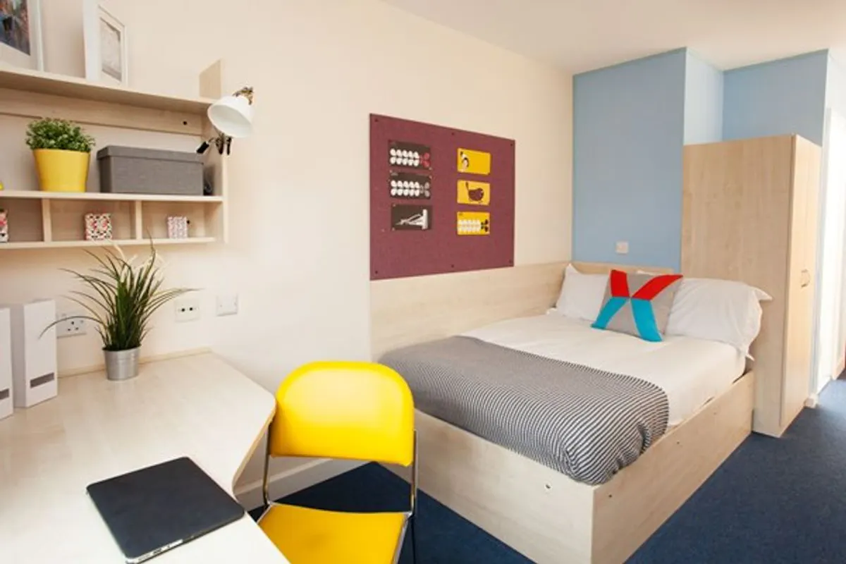 Studio Small High Double ROOM