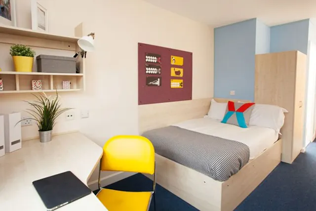 Studio Small High Double room image 1