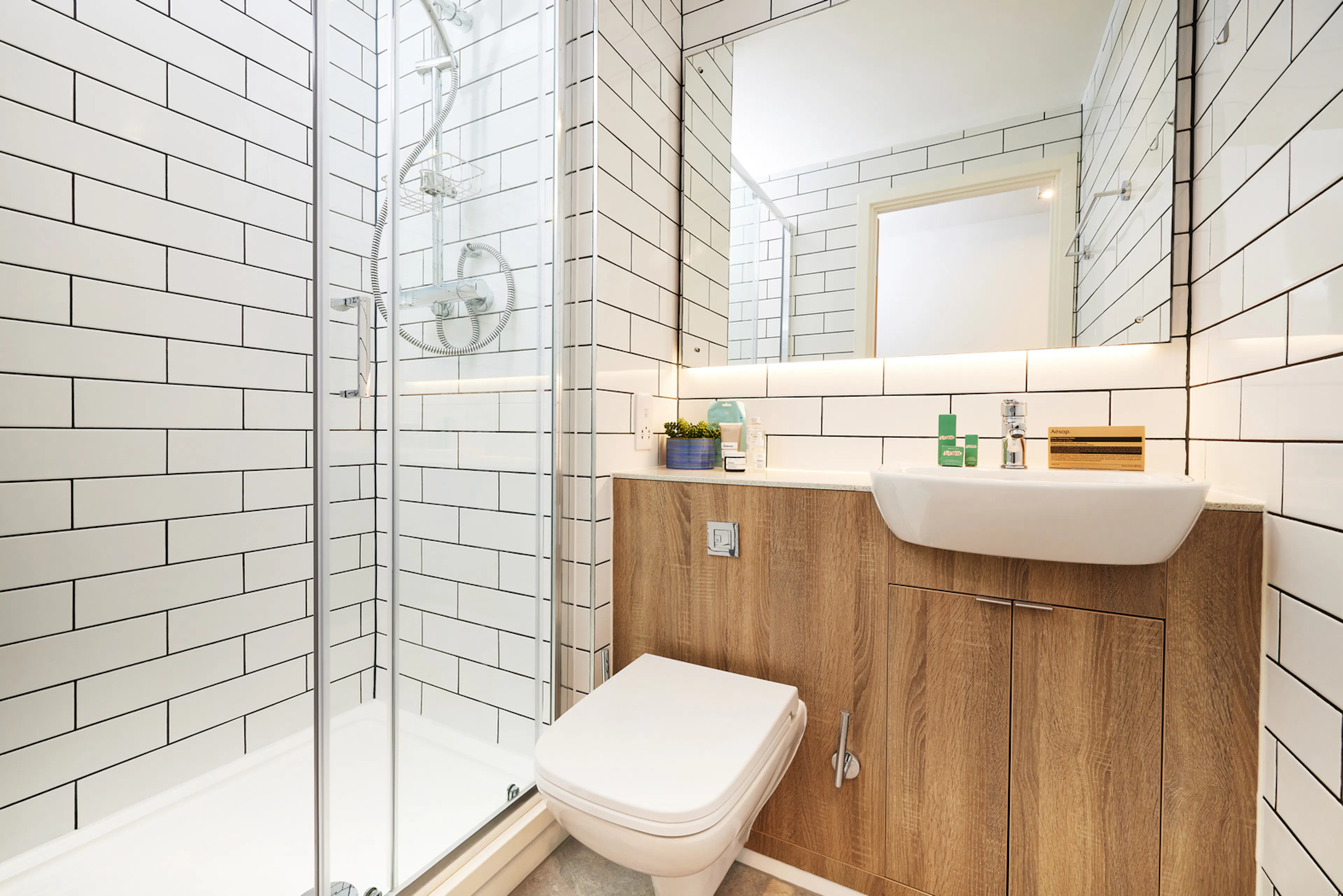 Platinum Studio BATHROOM 3