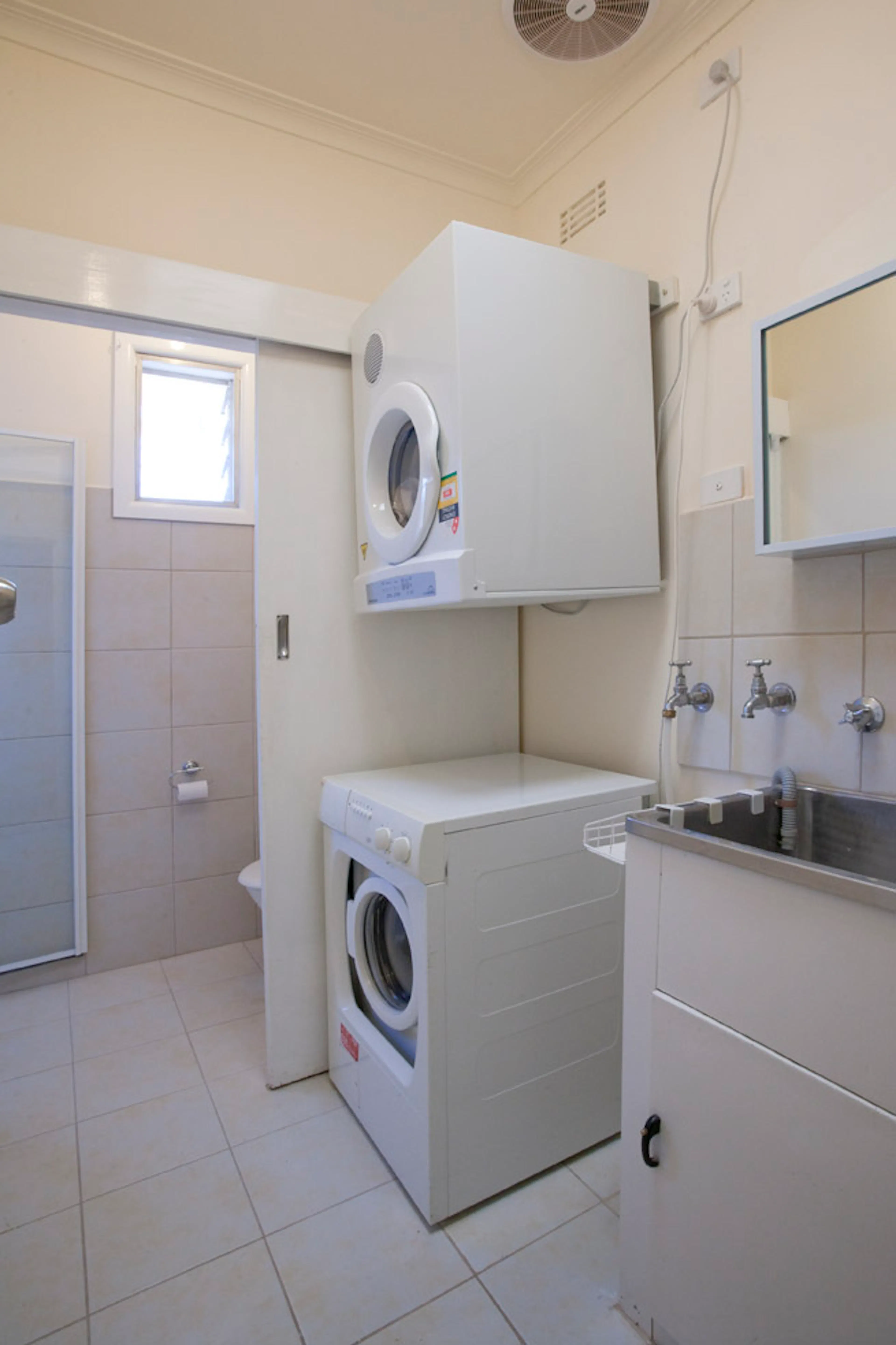 Small Room BATHROOM 3