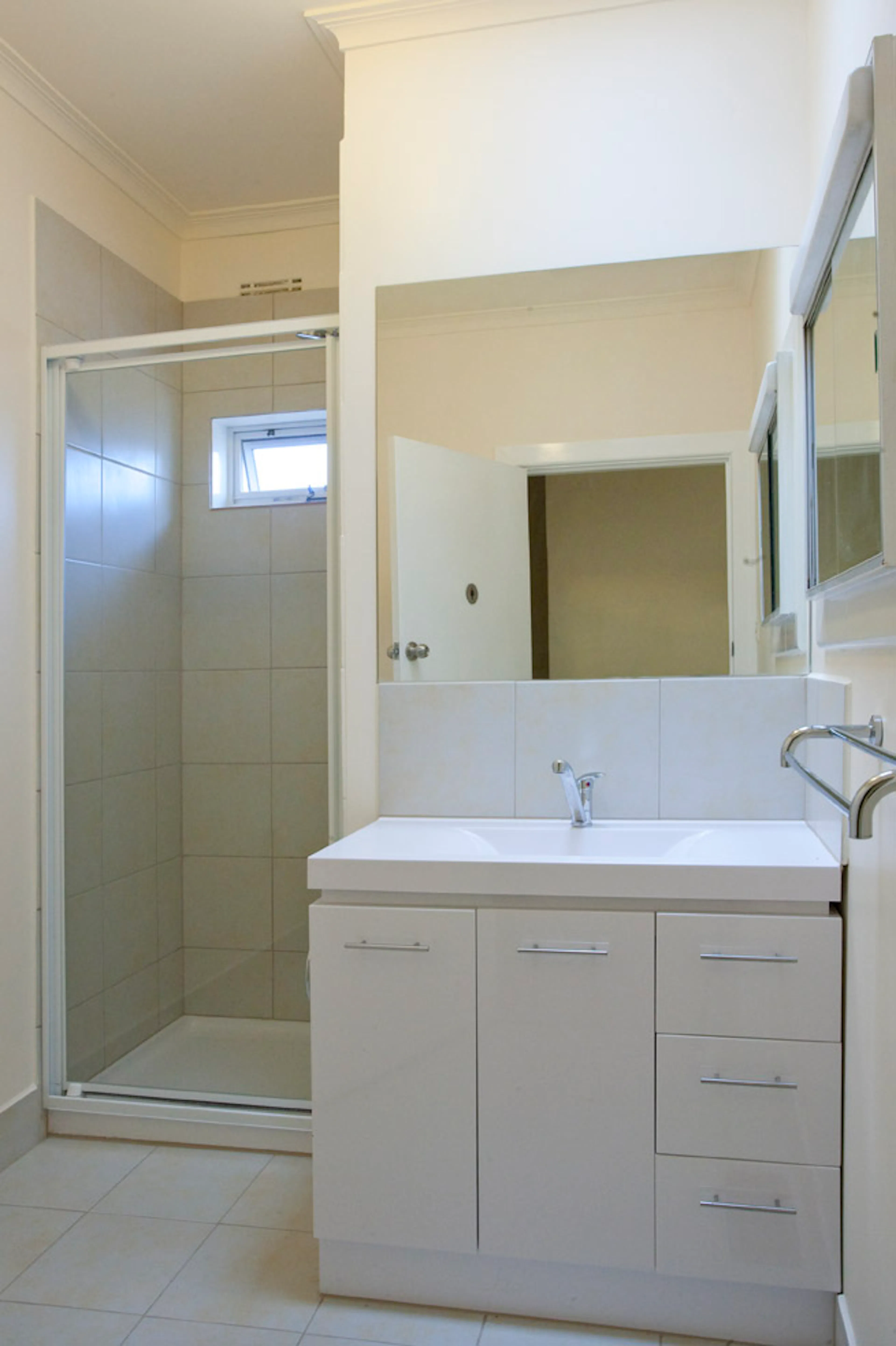 Medium Room BATHROOM 4
