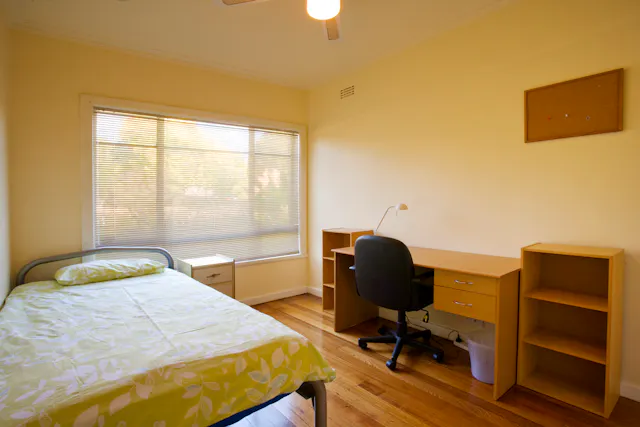 Medium Room room image 1