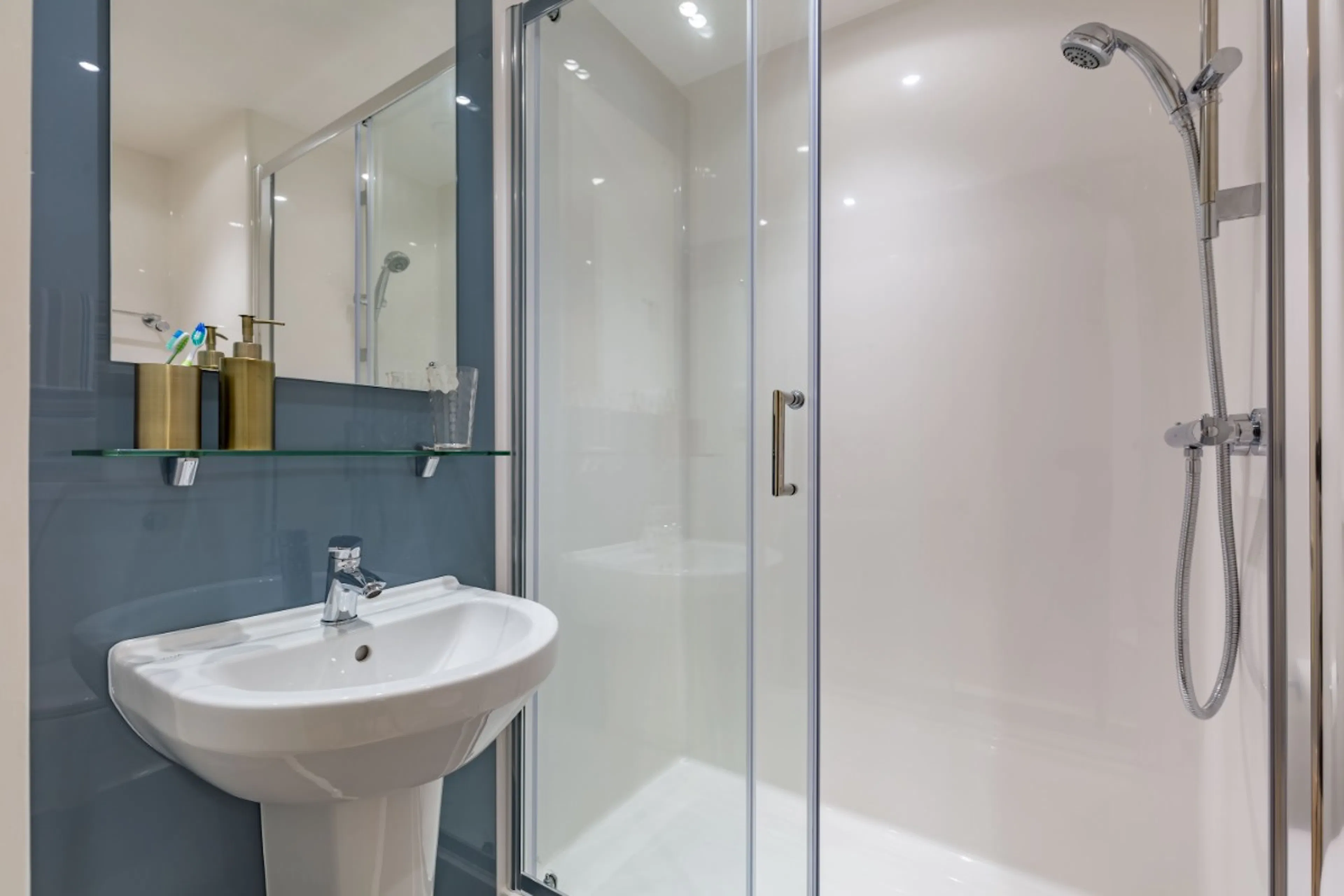 3 Bed Club En-suite BATHROOM 2