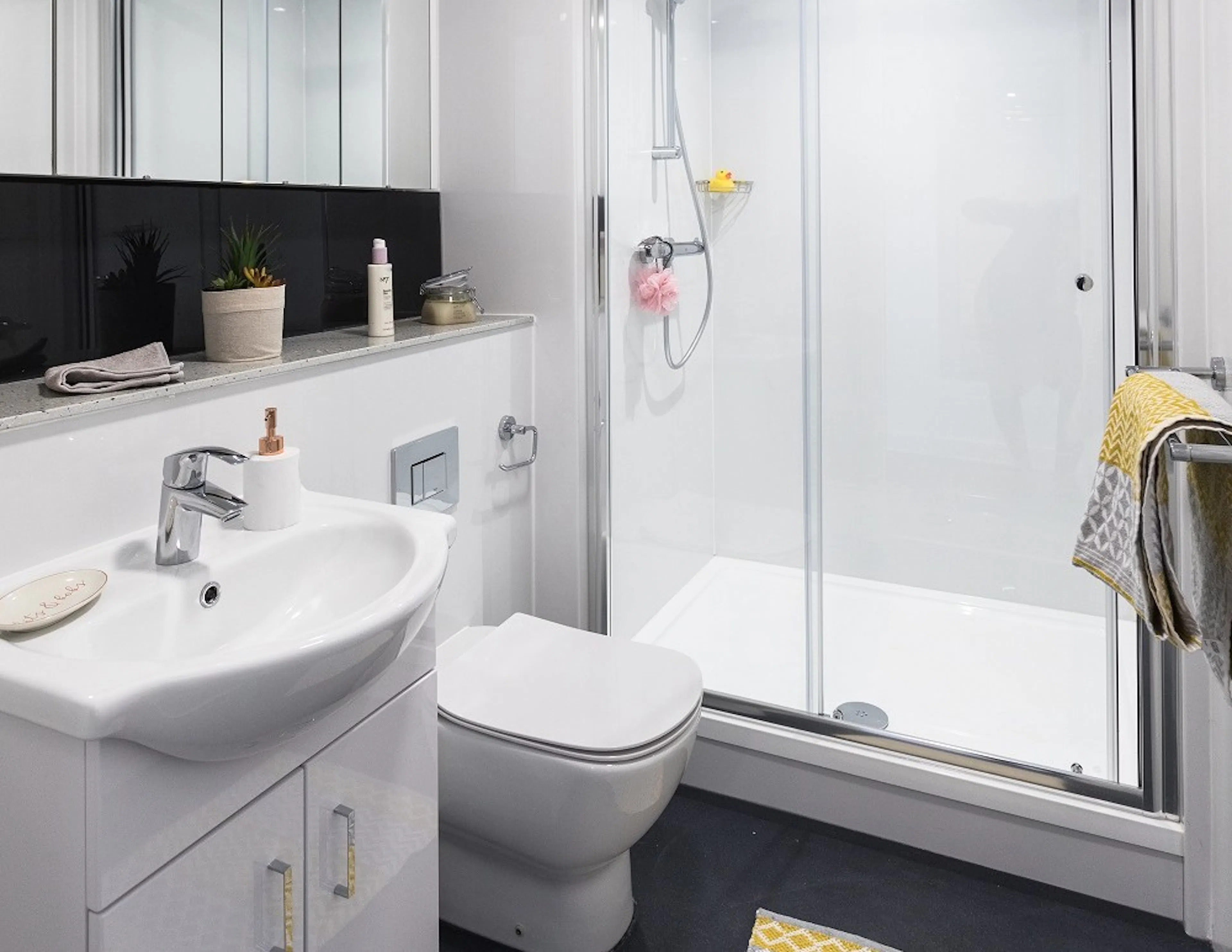 Club Plus Studio BATHROOM 2