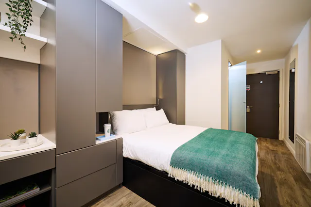 Cluster room image 3