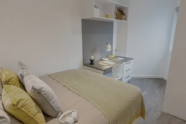 6 Bed Cluster En-suite - Standard Top Floor room image 1