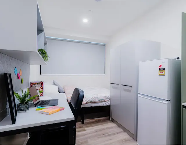 Cluster Ensuite Silver room image 1