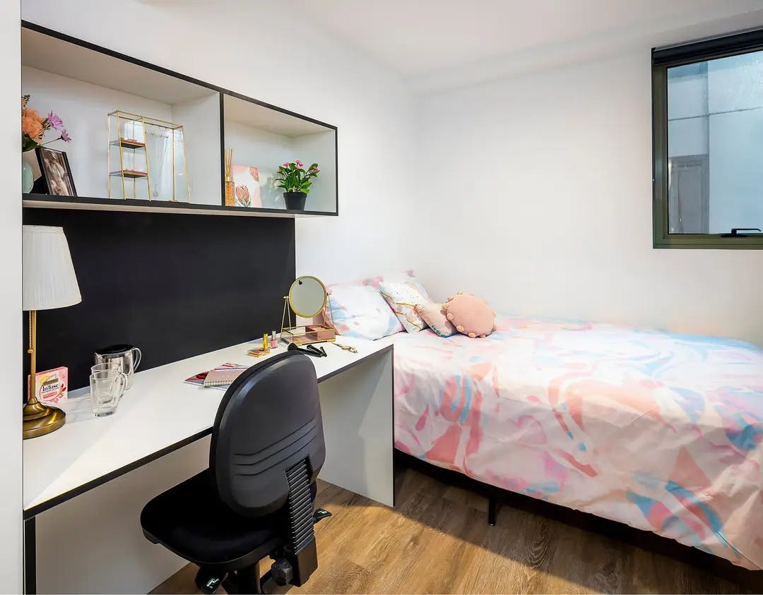 y-suites-on-waymouth-adelaide-Cluster Ensuite Silver