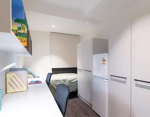 Cluster Ensuite Twin Share Bronze room image 3