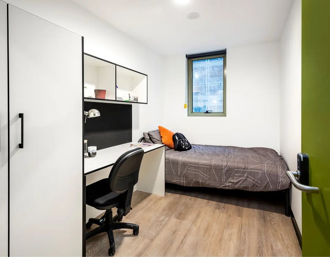 y-suites-on-waymouth-adelaide-Cluster Standard Bronze