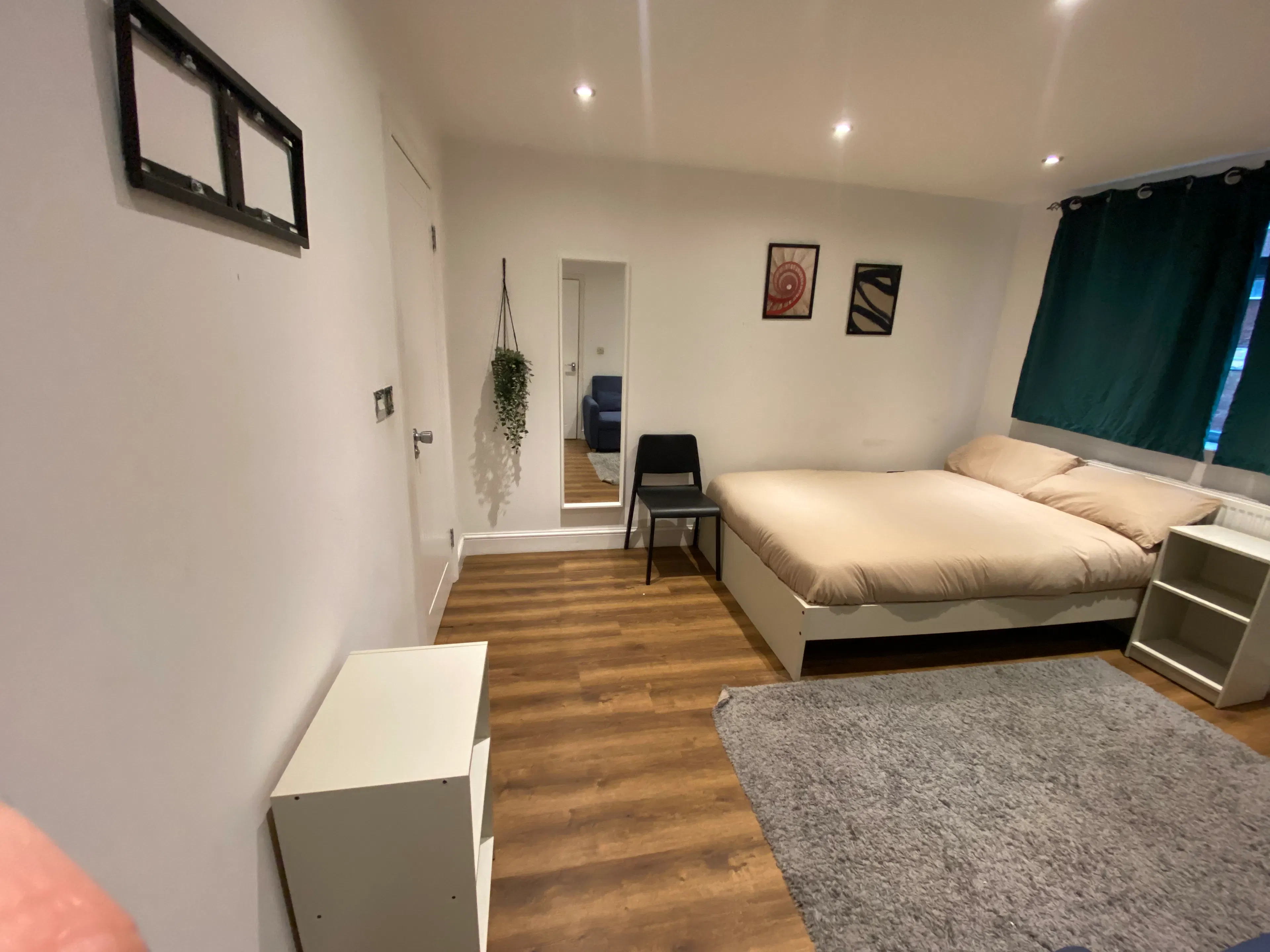 Big Double Ensuite COMMON_AREA 1