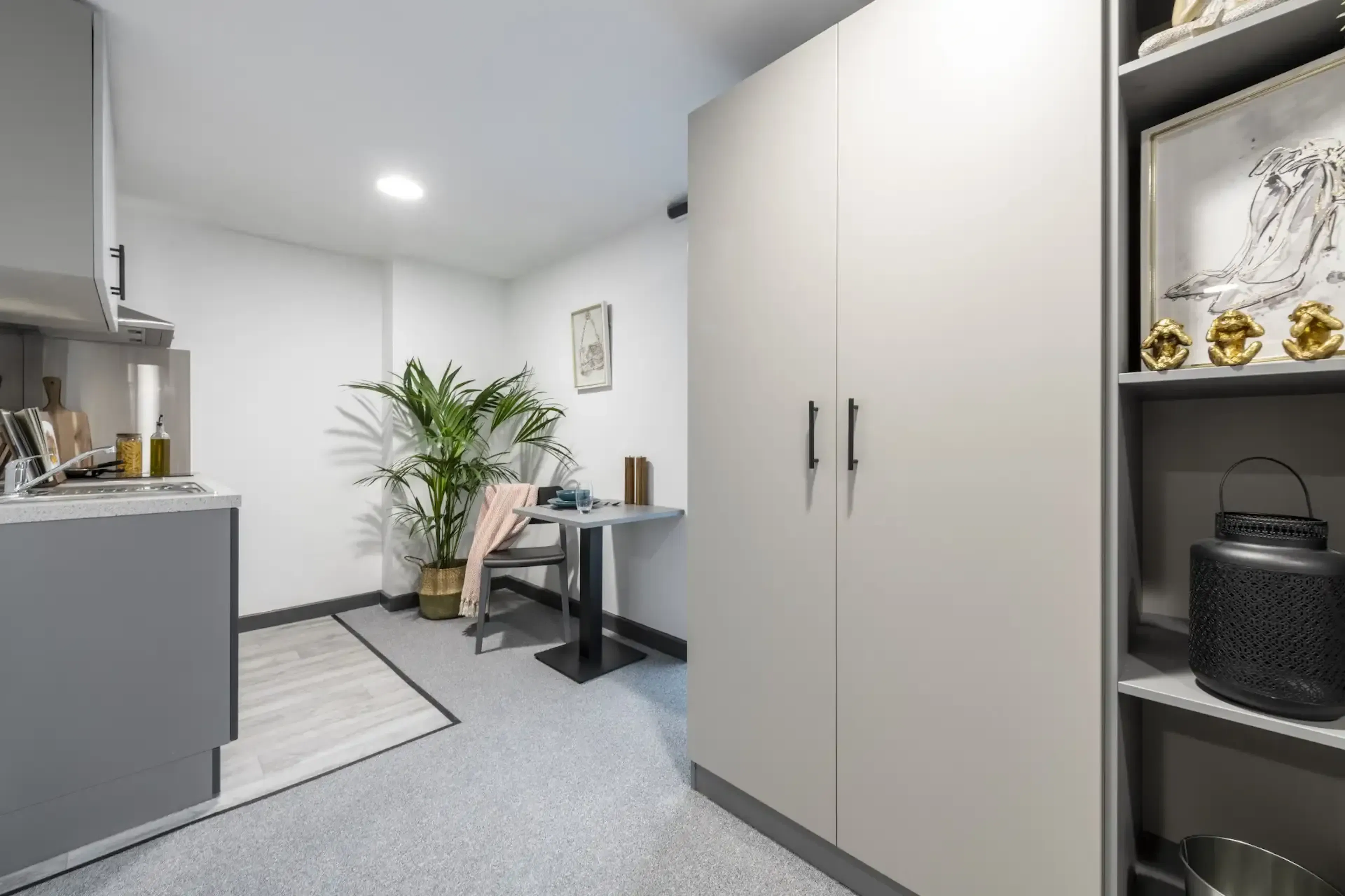 Bronze Studio ROOM 2