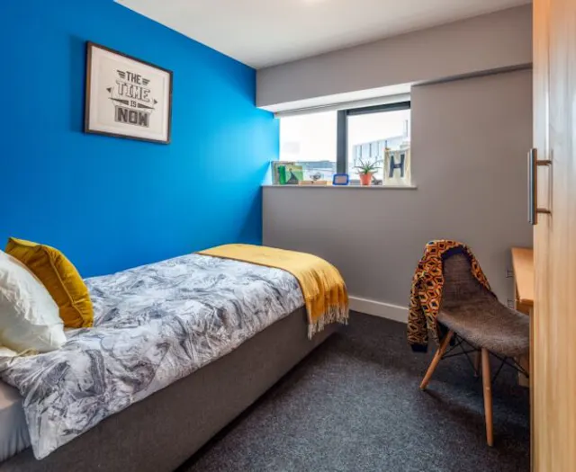 Steelworks Bronze Ensuite room image 2