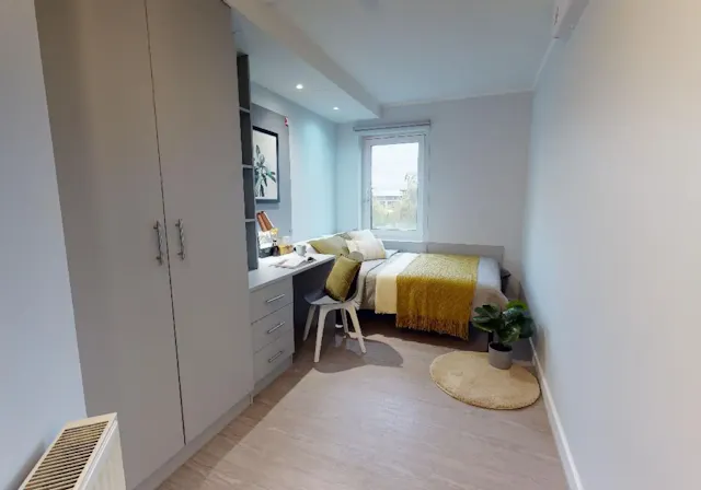 Copper En Suite room image 2