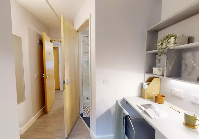 Copper En Suite room image 3
