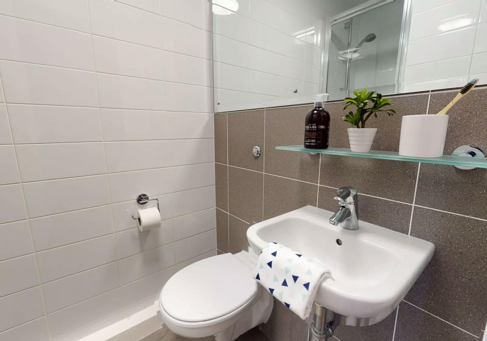 Copper En Suite