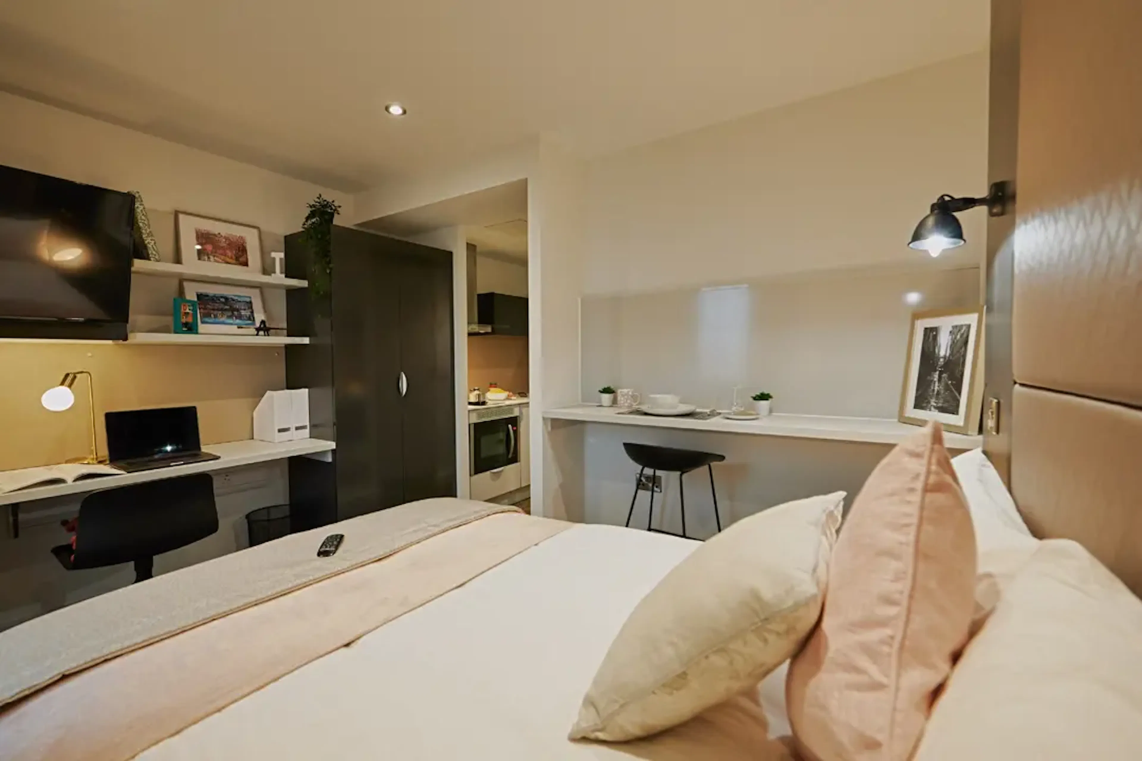 Bronze Plus Studio ROOM 3