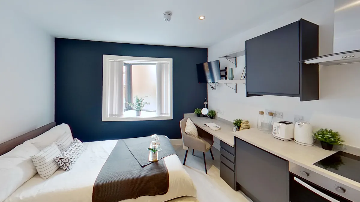 Large Scenic ROOM