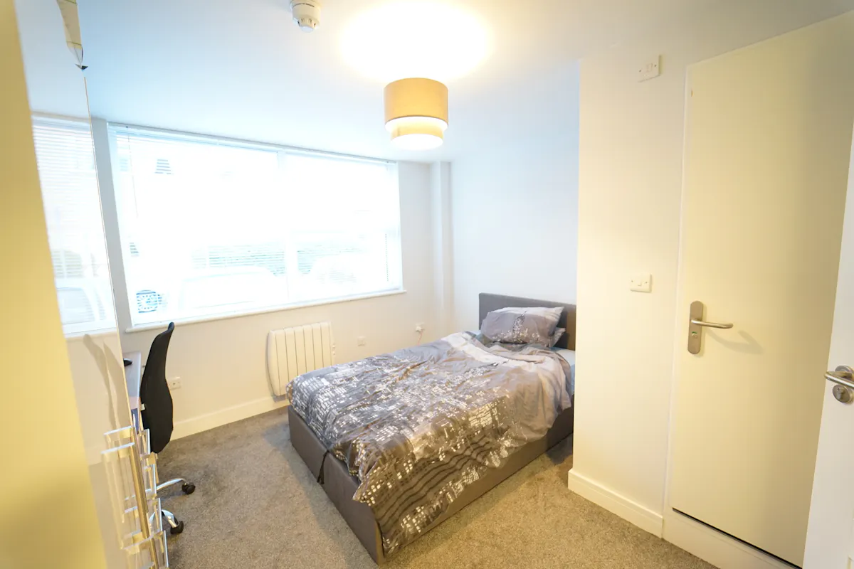 One Bedroom in a shared flat ROOM