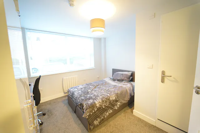 One Bedroom in a shared flat room image 1