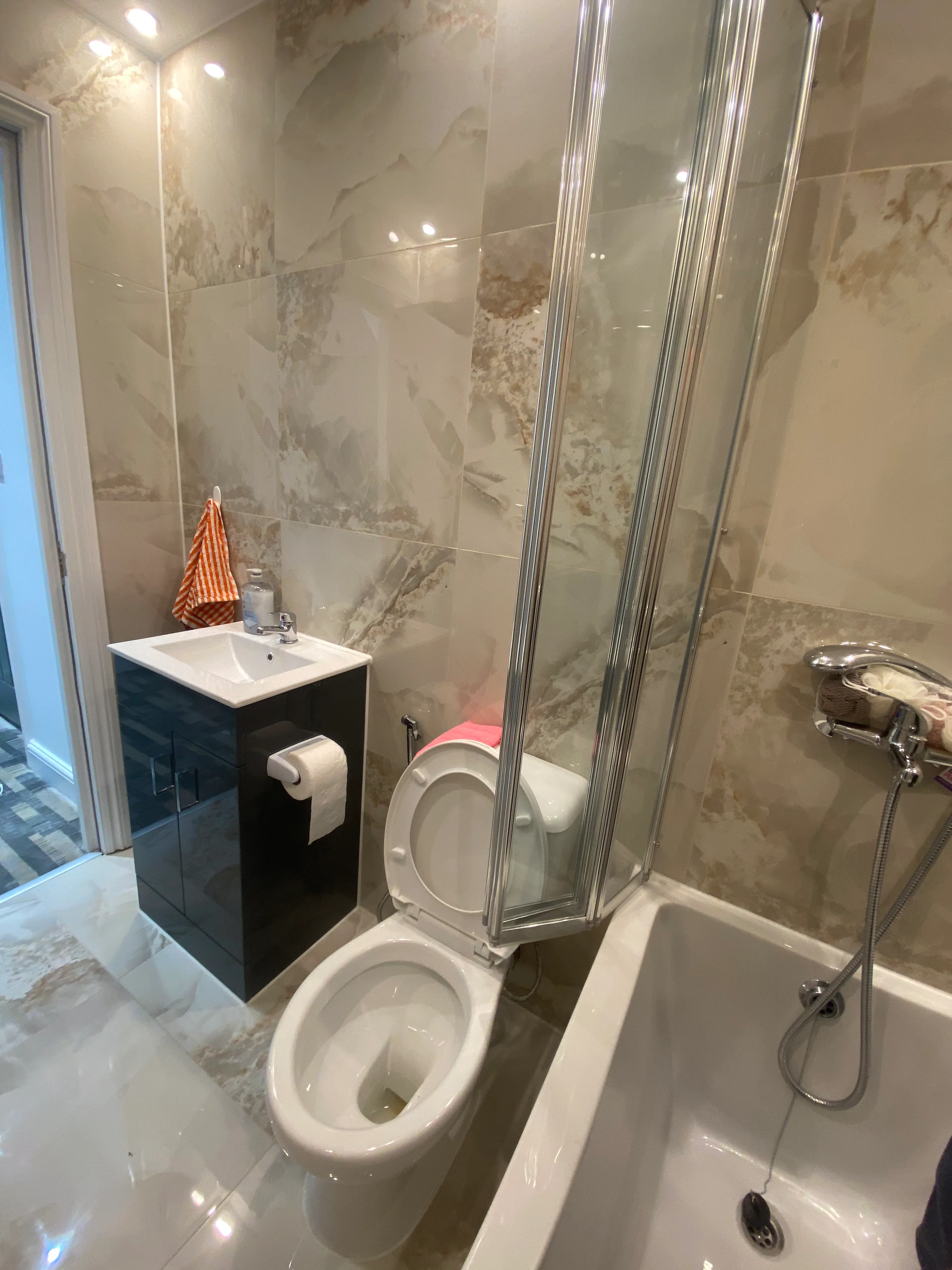 Big Double BATHROOM 3