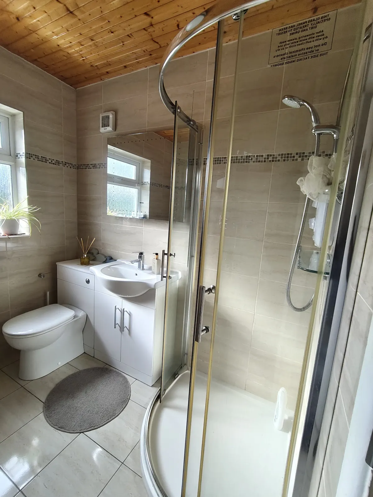 Single Non-ensuite BATHROOM
