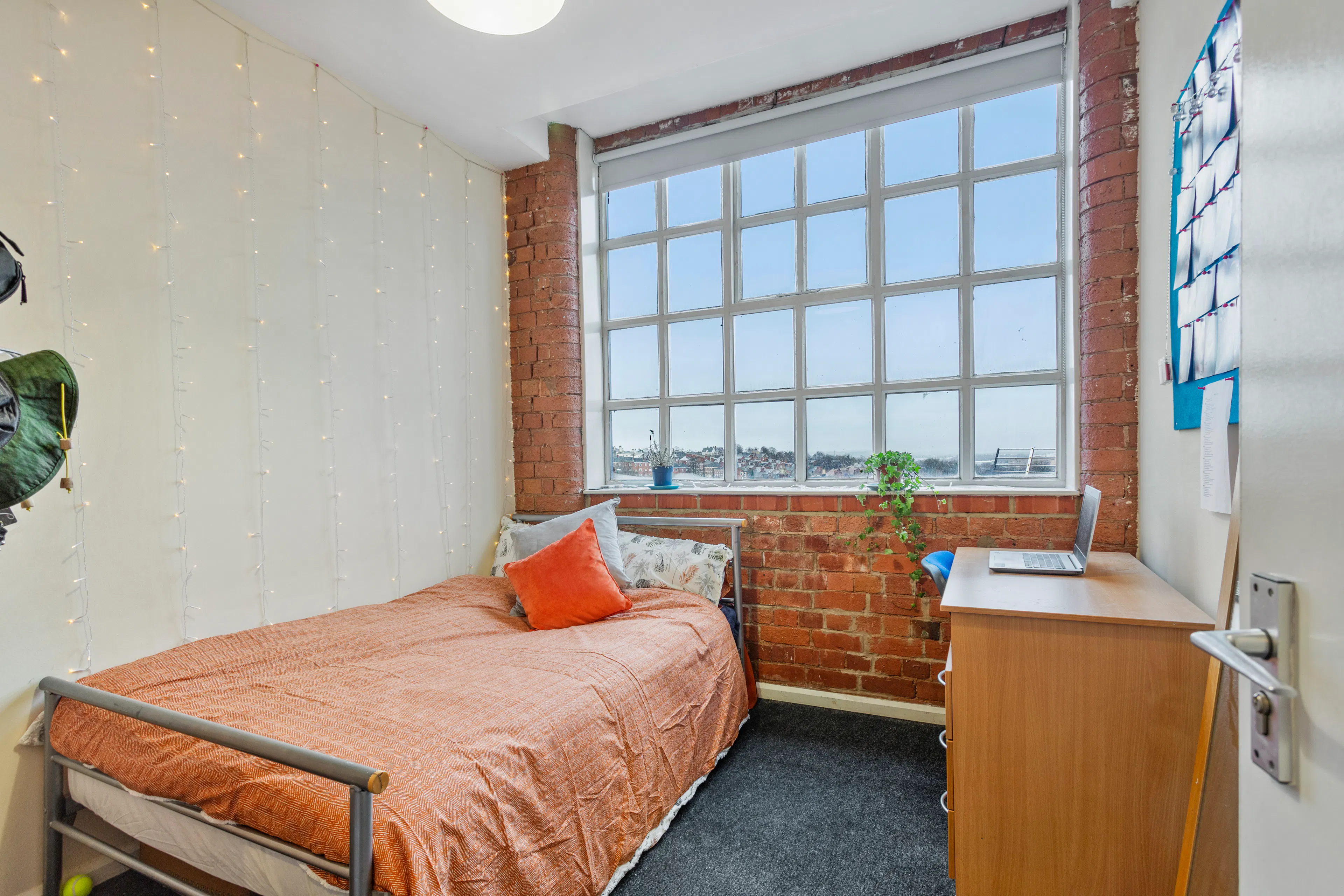 Cosy Crib ROOM 2