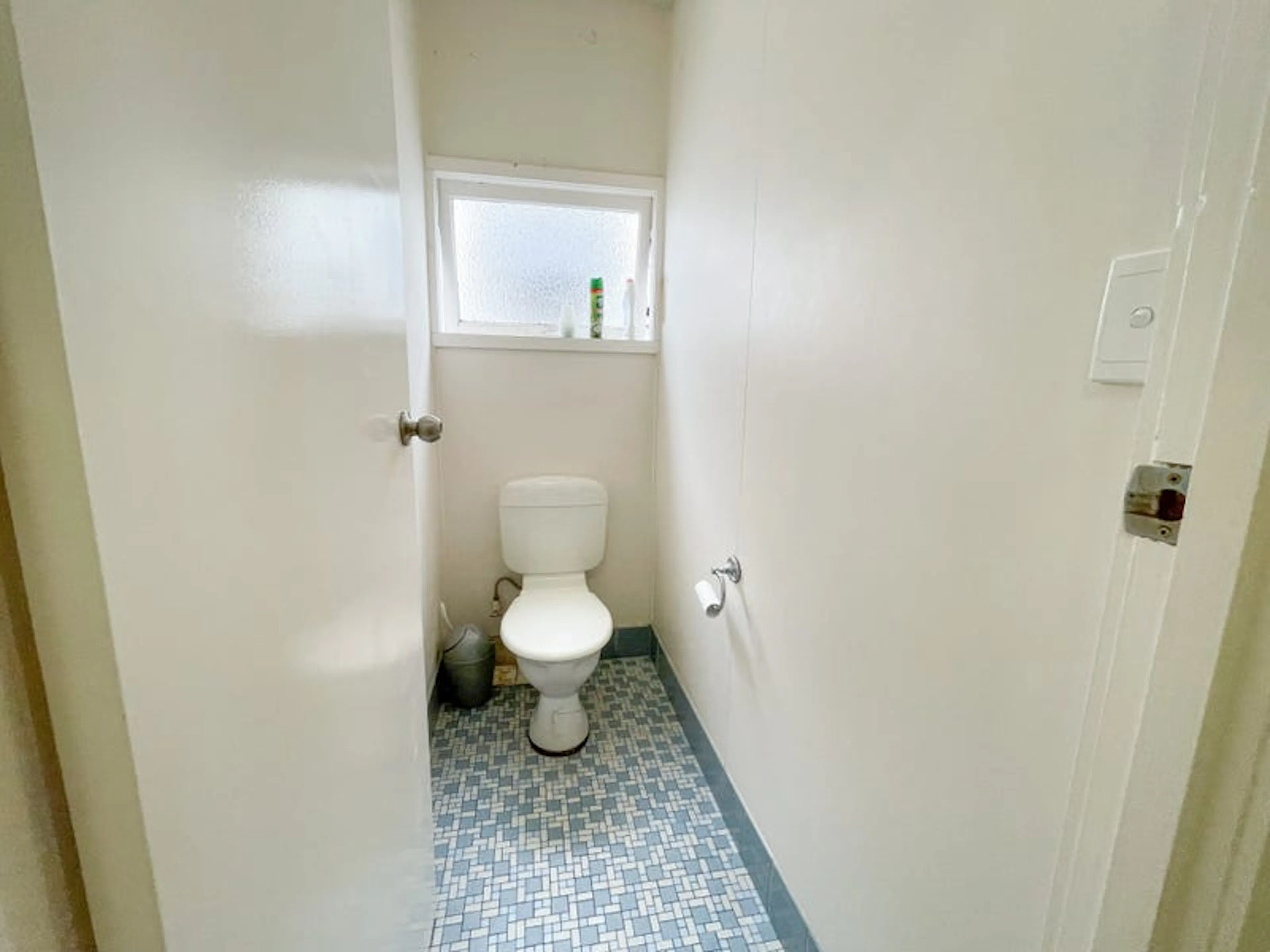 Cosy Single Room BATHROOM 3