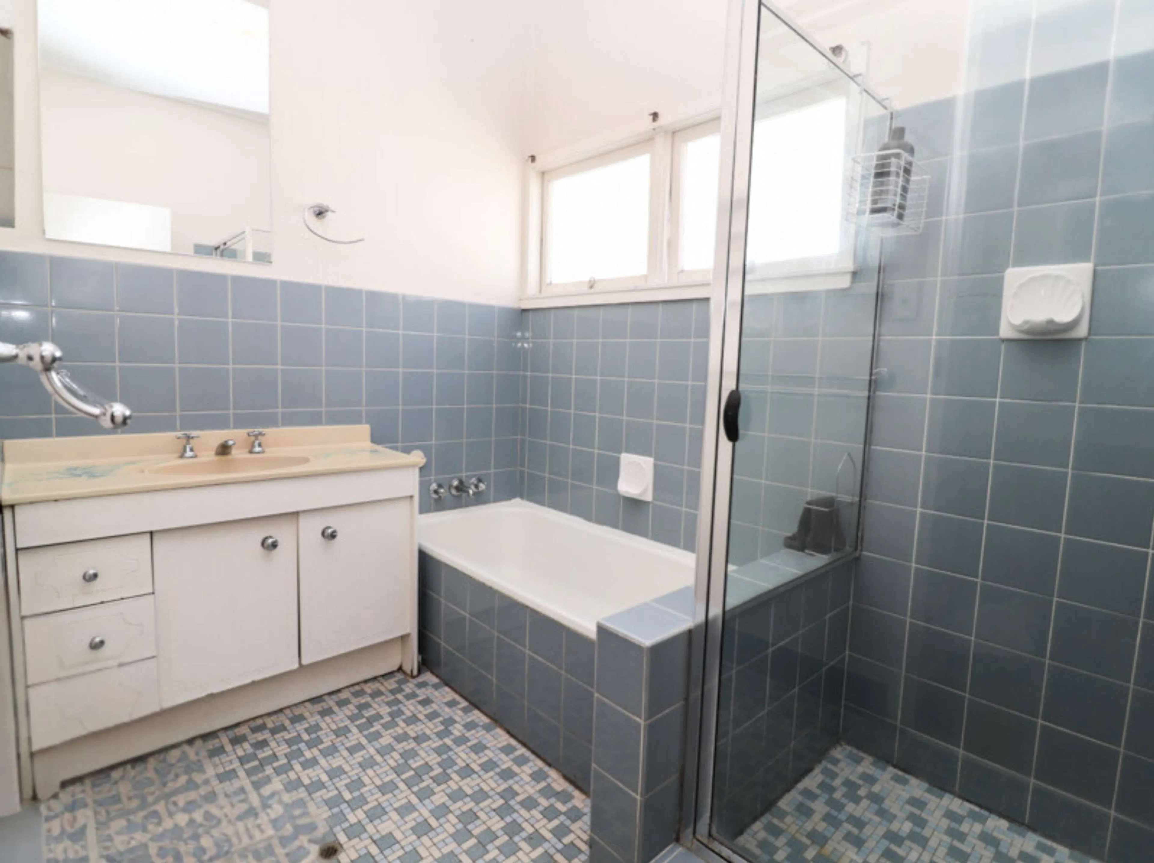 Cosy Single Room BATHROOM 2