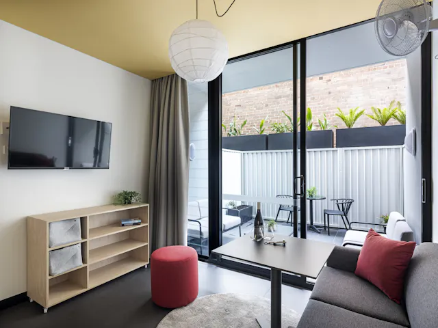 Courtyard room image 2