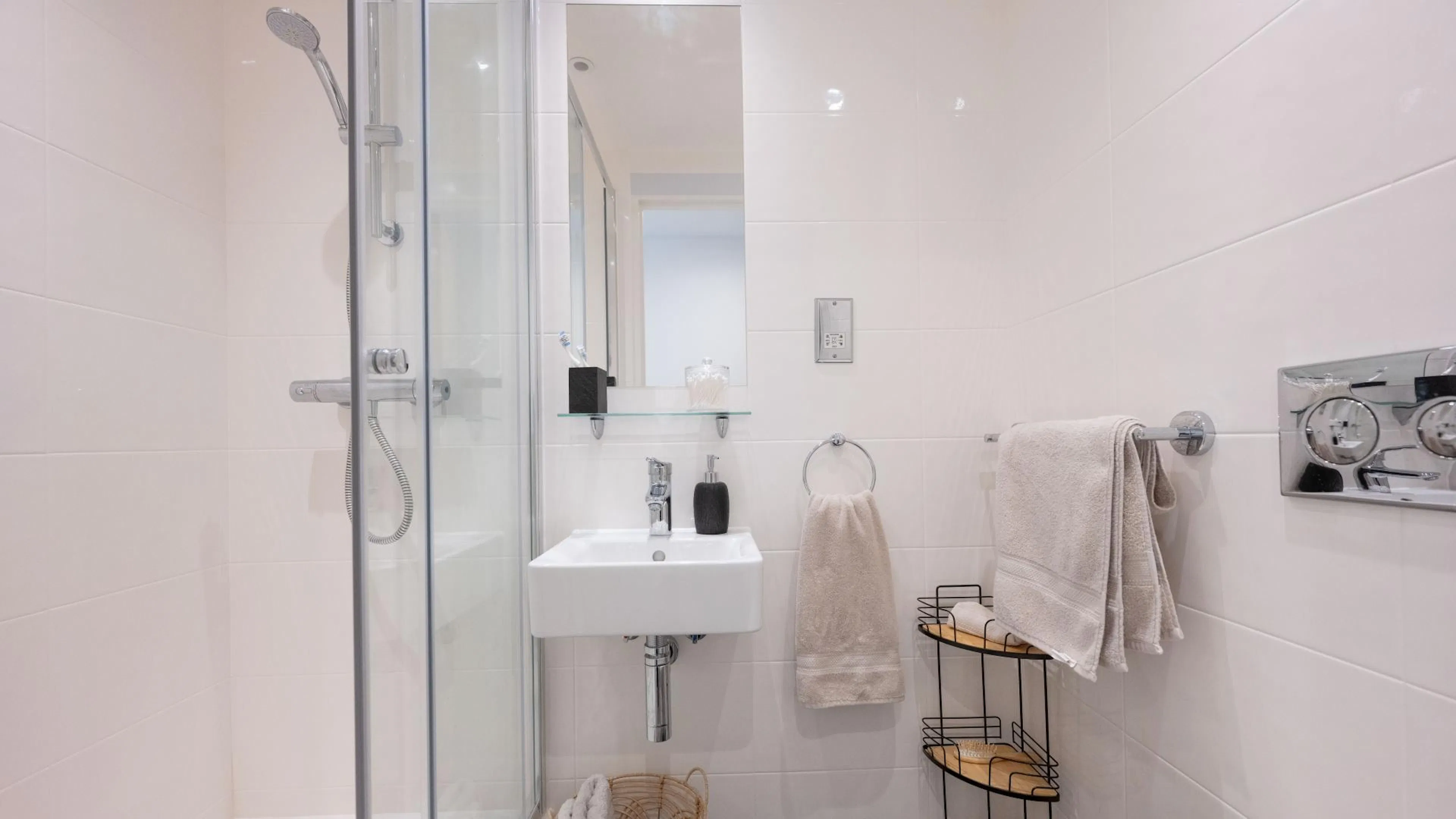 Club Ensuite BATHROOM 4