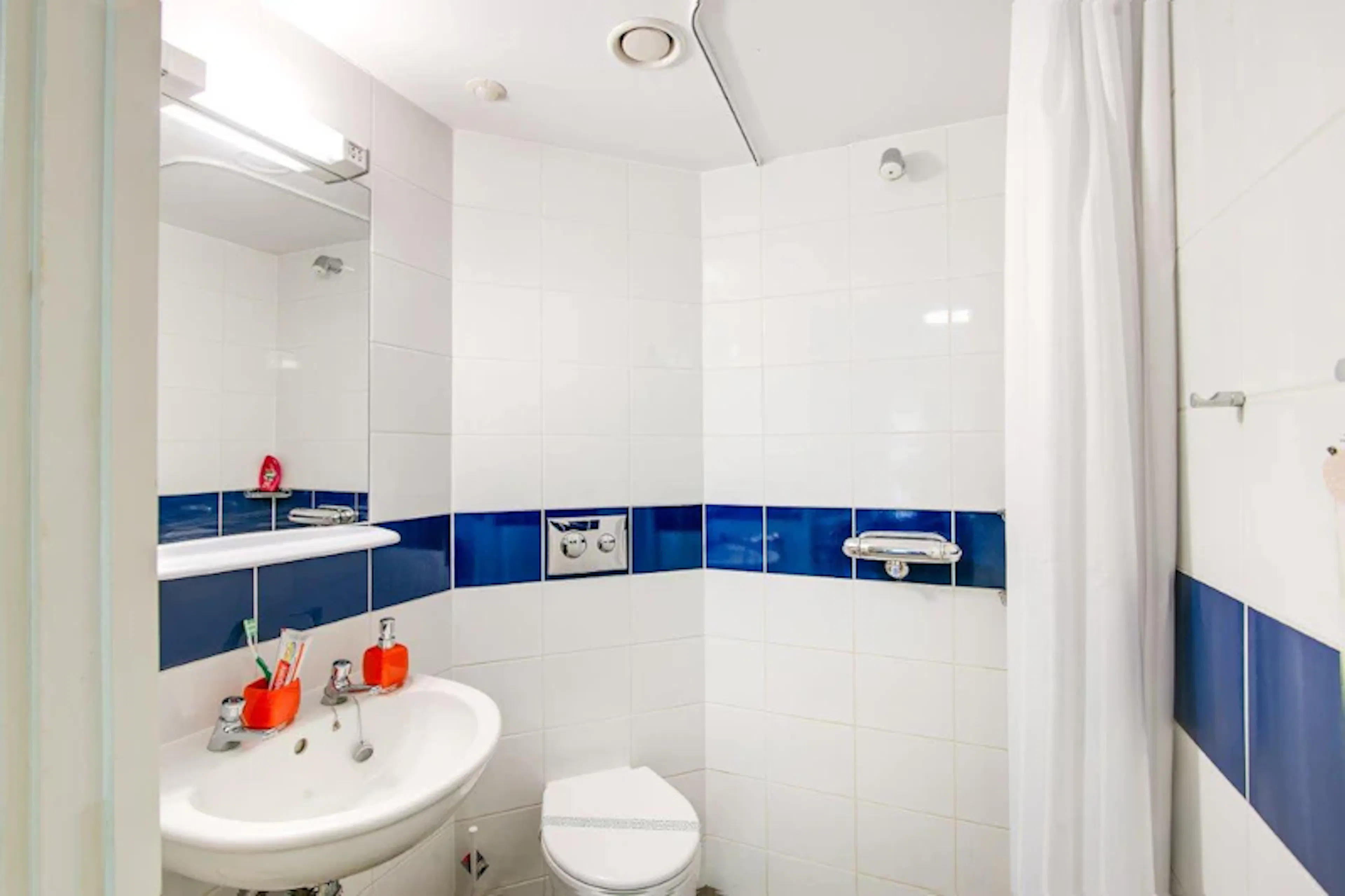 BATHROOM BATHROOM 2
