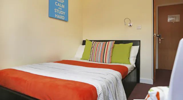 Deluxe Ensuite – Tallis Court room image 1