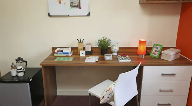 Deluxe Ensuite – Tallis Court room image 2