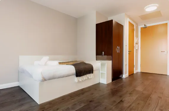 Deluxe Studio - HIGH FLOOR UK Guarantor not required