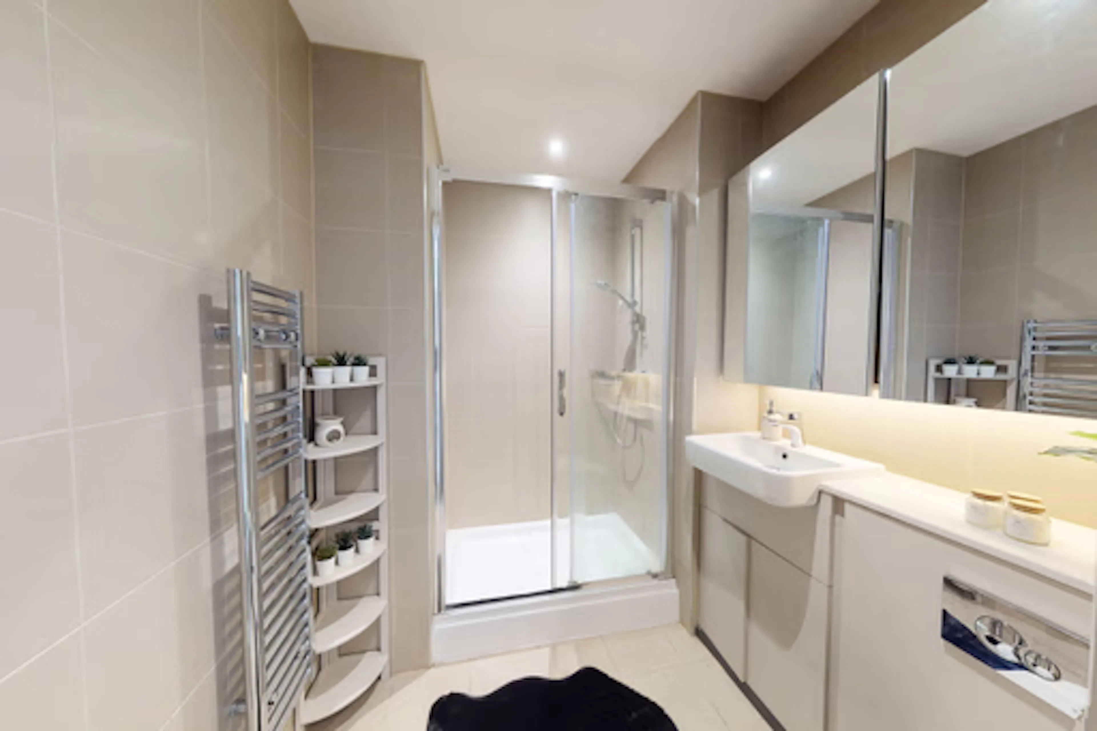 DIAMOND 1 BED APARTMENT BATHROOM 3