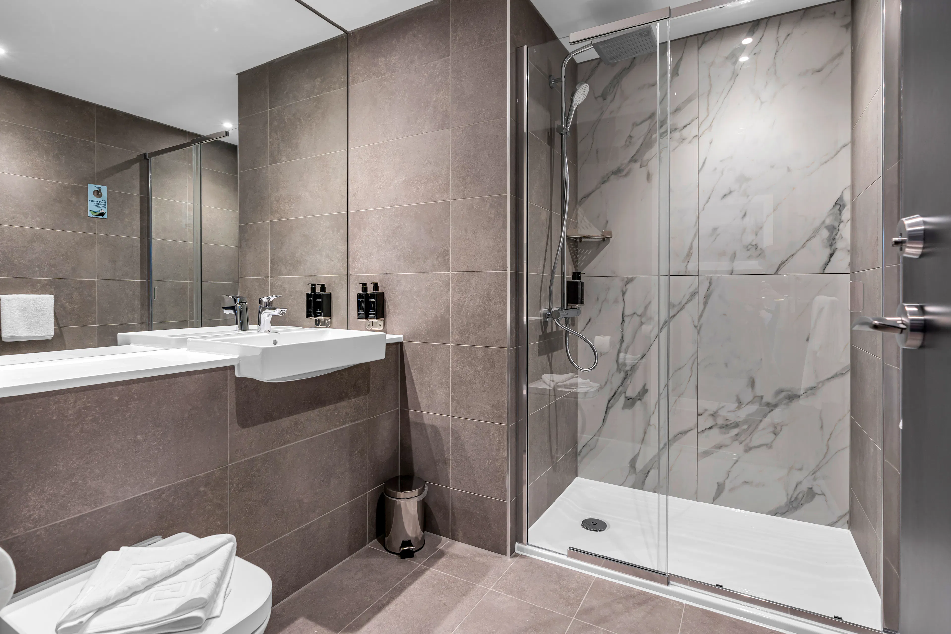 Smart Studio BATHROOM 2